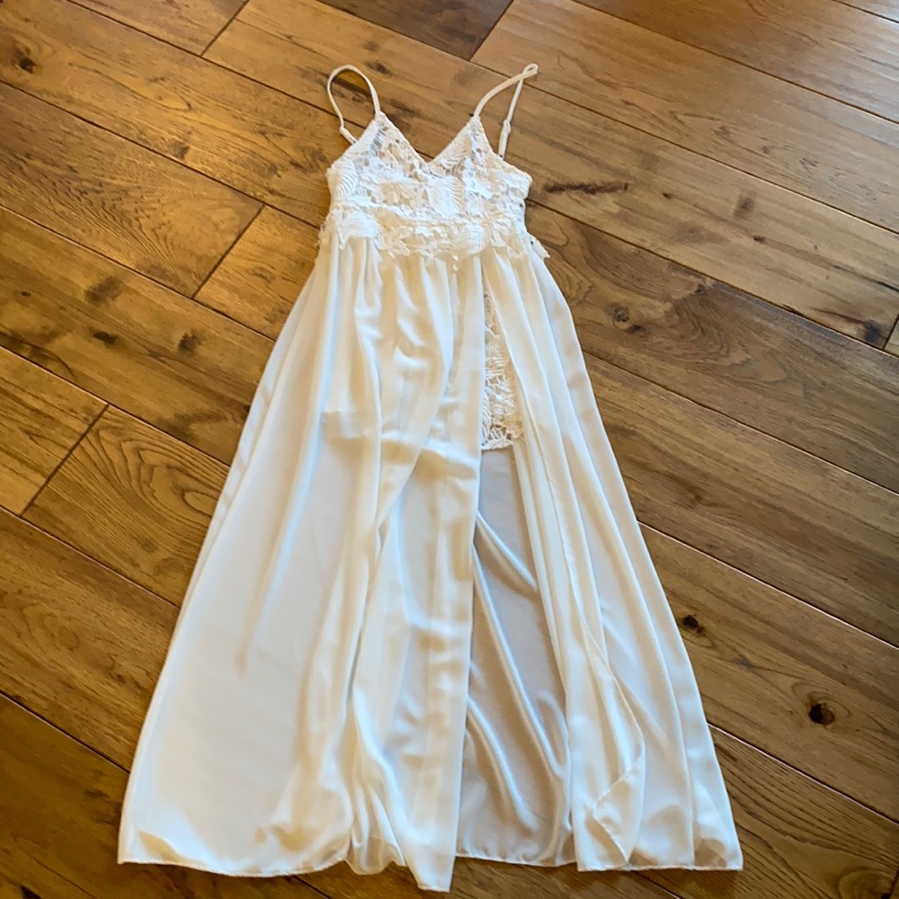White beach wedding dress